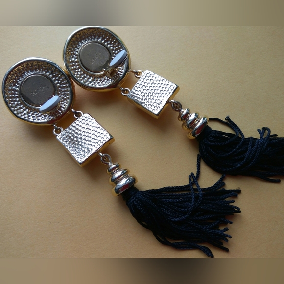 Authentic VINTAGE by ESCADA. Massive Tassel Clip-on Earrings Rare - Picture 11 of 12